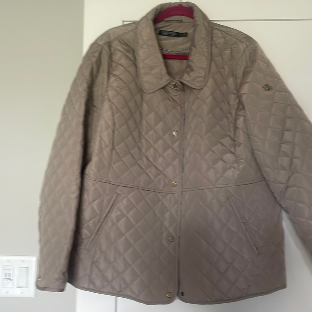 Ralph Lauren womens coat. Size 2x. Light tan/brown.  Never worn  quilted